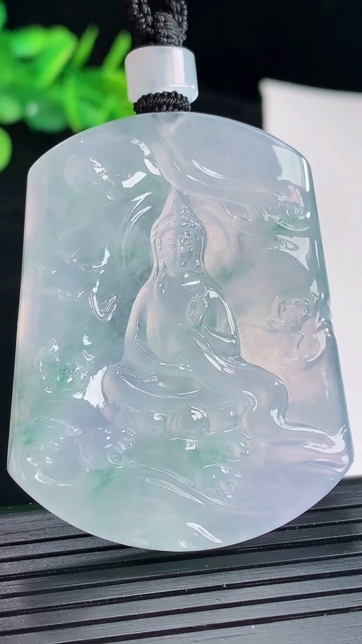 天然A货翡翠种紫罗兰 飘花观音菩萨吊坠，尺寸52-40.6-5.6重量:31.70g
5月4日