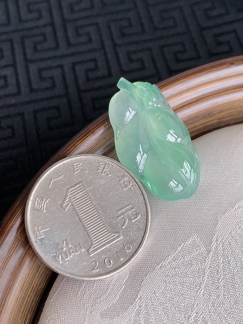 天然A货翡翠晴绿叶子金枝玉叶镶嵌件 
尺寸28.8-16.3-4.3mm 重量4.25g 0430