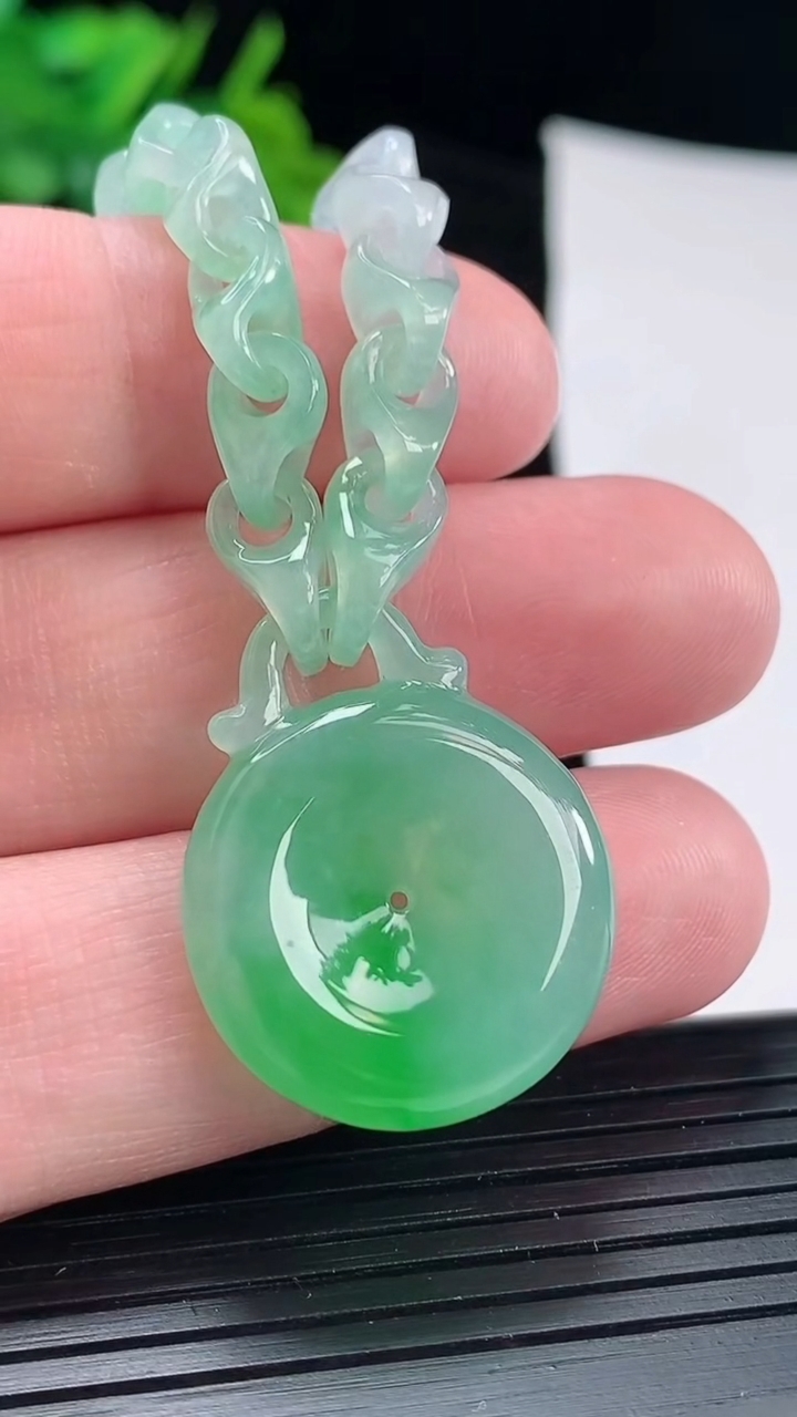 天然A货翡翠平安扣手链，尺寸22.5-6.2重量:13.78g
5月4日