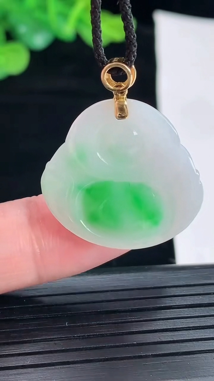 天然A货翡翠佛公吊坠，尺寸24-26-5.5重量:5.67g
5月4日