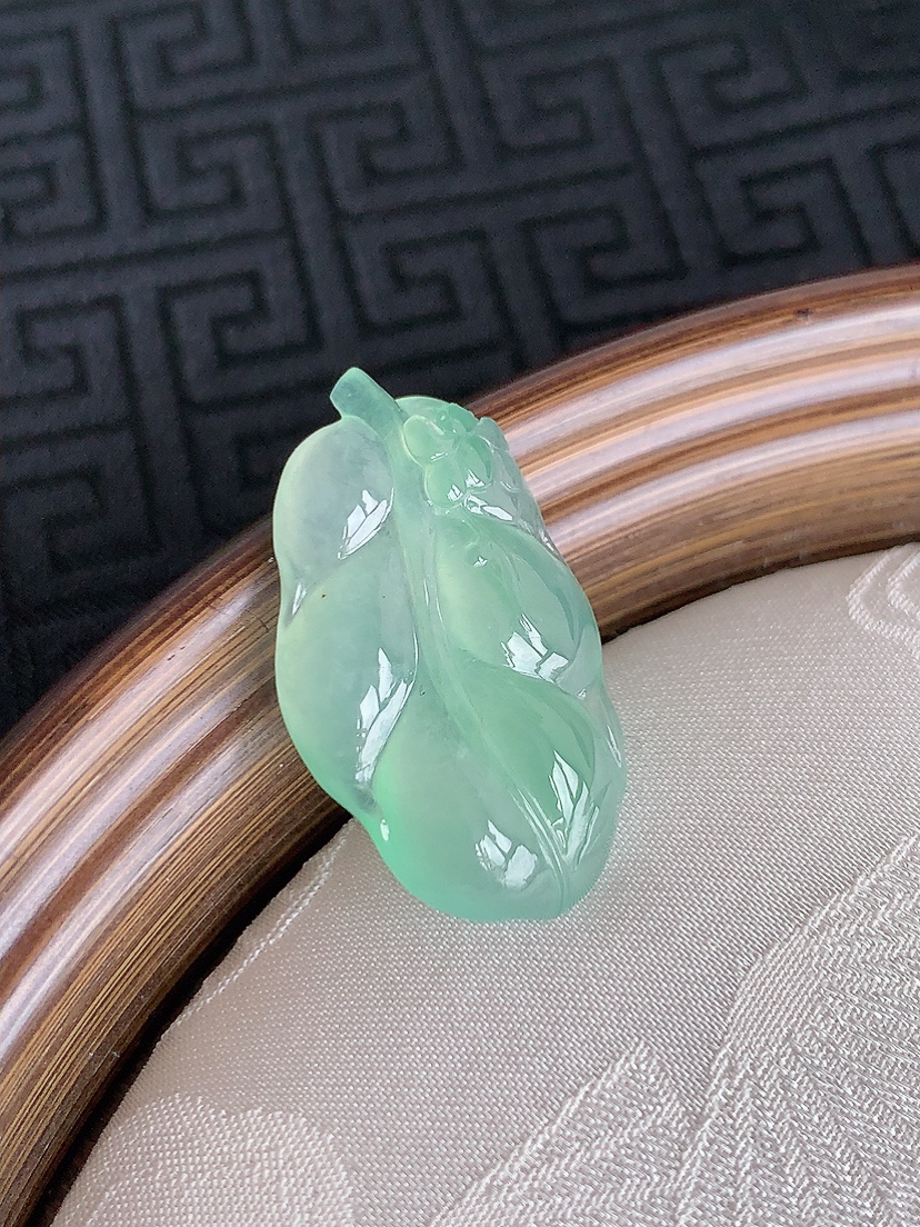 天然A货翡翠晴绿叶子金枝玉叶镶嵌件 
尺寸28.8-16.3-4.3mm 重量4.25g 0430