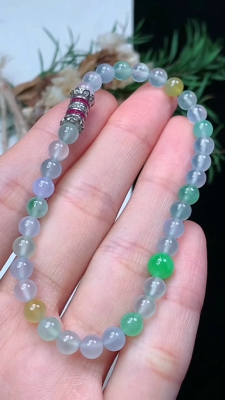 天然A货翡翠三彩圆珠手串，尺寸4.9-35颗，重量:8.59g5月4日
工厂直销收藏佳品,种好水足，色泽均匀，有种有色，上手高大气！