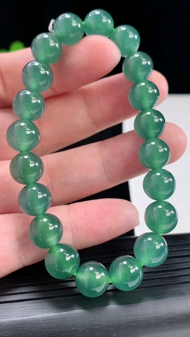 天然A货翡翠种蓝水圆珠手串，尺寸10-20颗重量:33.12g5月4日
工厂直销收藏佳品,种好水足，
