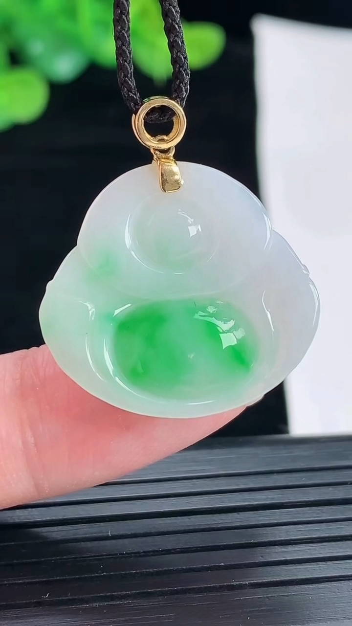 天然A货翡翠佛公吊坠，尺寸24-26-5.5重量:5.67g
5月4日