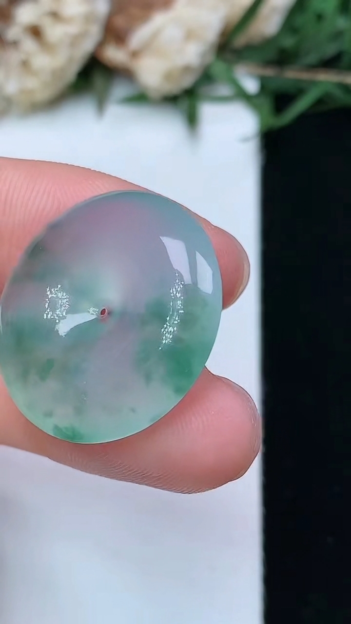 天然A货翡翠飘花平安扣吊坠，尺寸22.5-5.2，重量:5.23g
5月4日