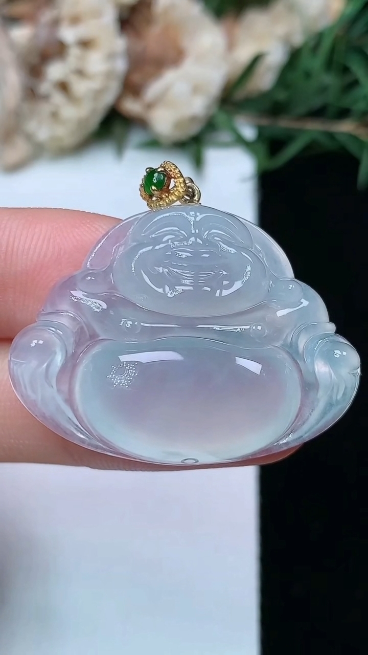 天然A货翡翠白冰佛公吊坠，尺寸24.3-33-6.7，重量:8.84g
5月4日