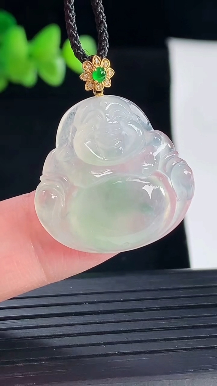 天然A货翡翠种飘花佛公吊坠，尺寸24-25-4.5重量:4.50g
5月5日