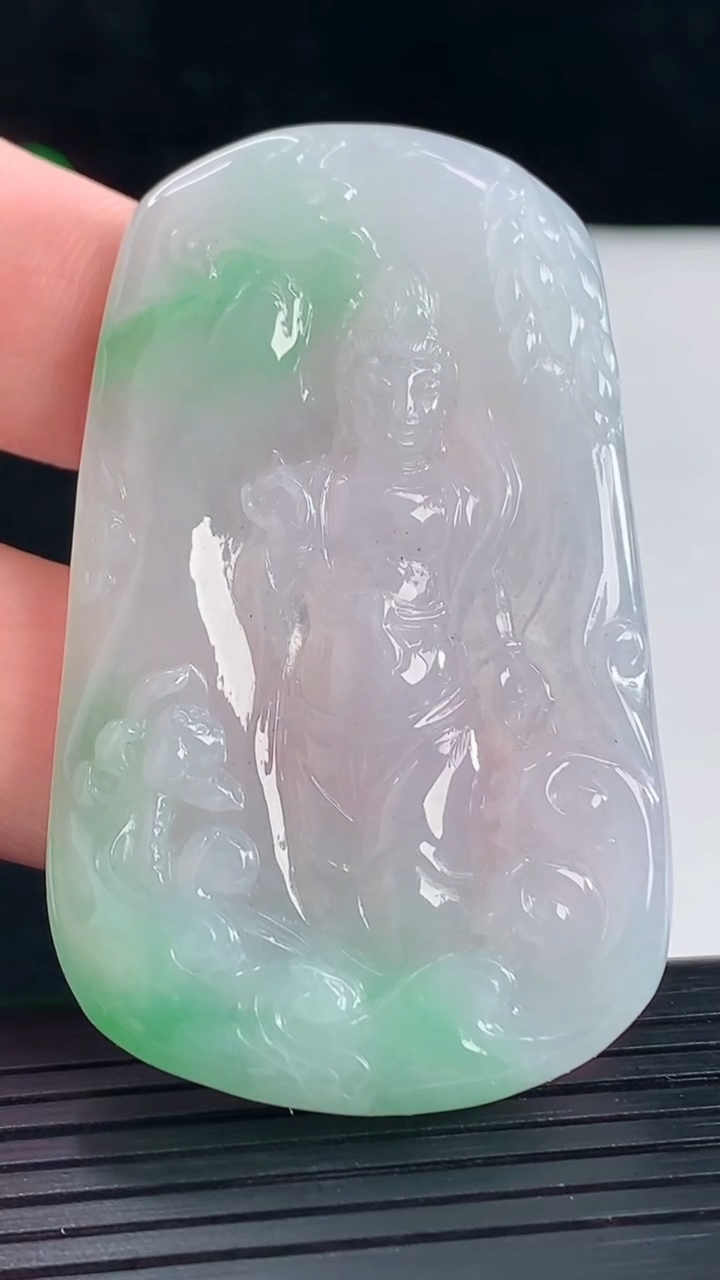 天然A货翡翠观音菩萨吊坠，尺寸60-36.5-5.5重量:24.29g
5月5日