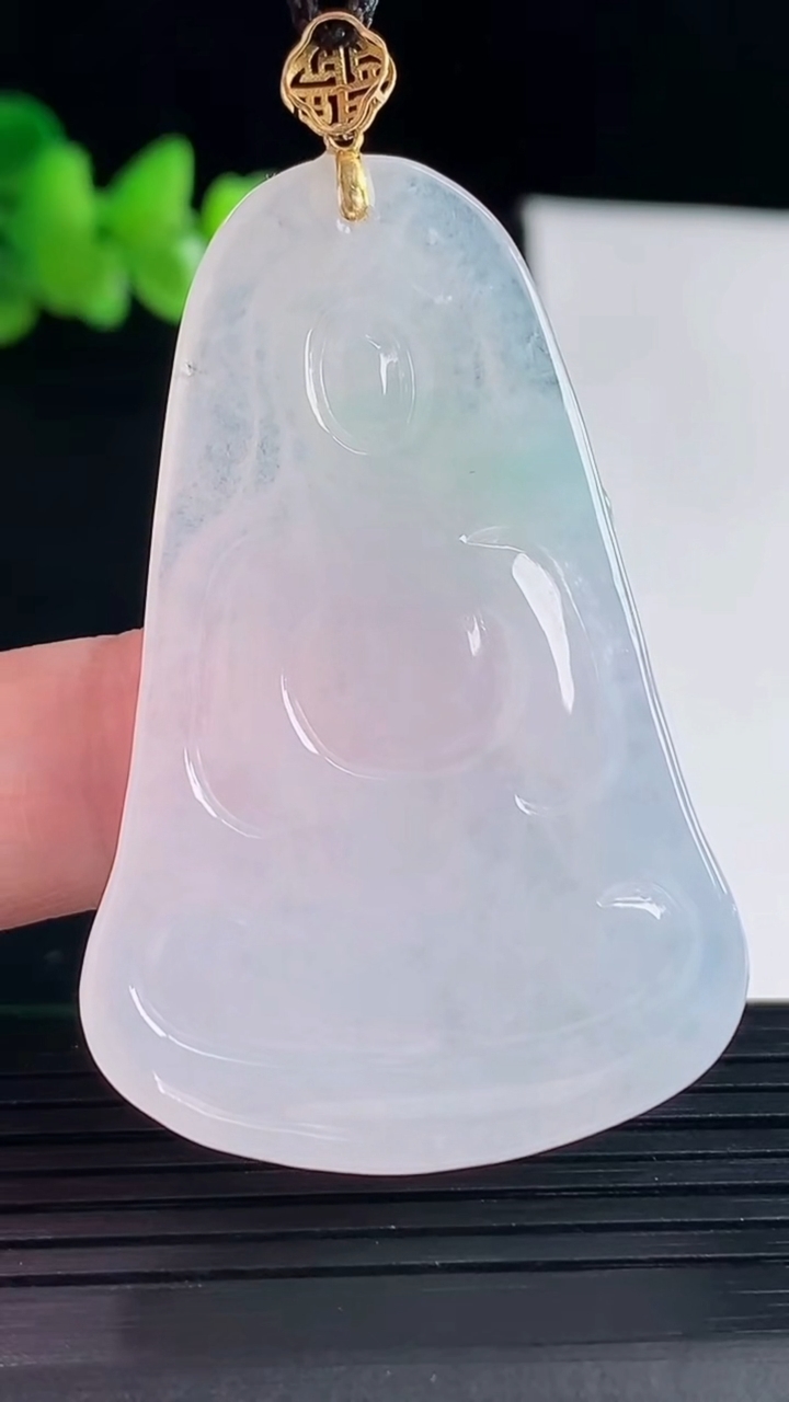 天然A货翡翠观音菩萨吊坠，尺寸51-34-5.5重量:17.56g
5月5日