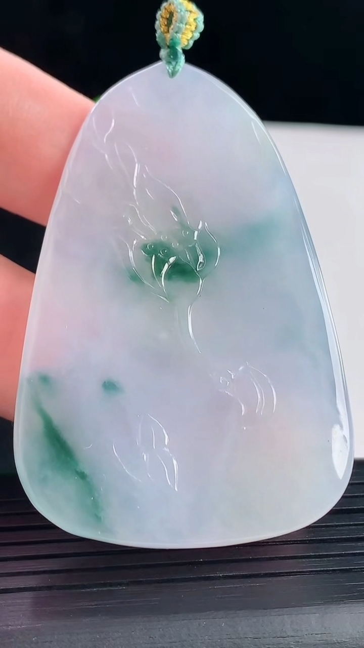 天然A货翡翠紫罗兰 飘花虚空藏菩萨吊坠，尺寸62.5-41-5.5重量:29.95g
5月5日