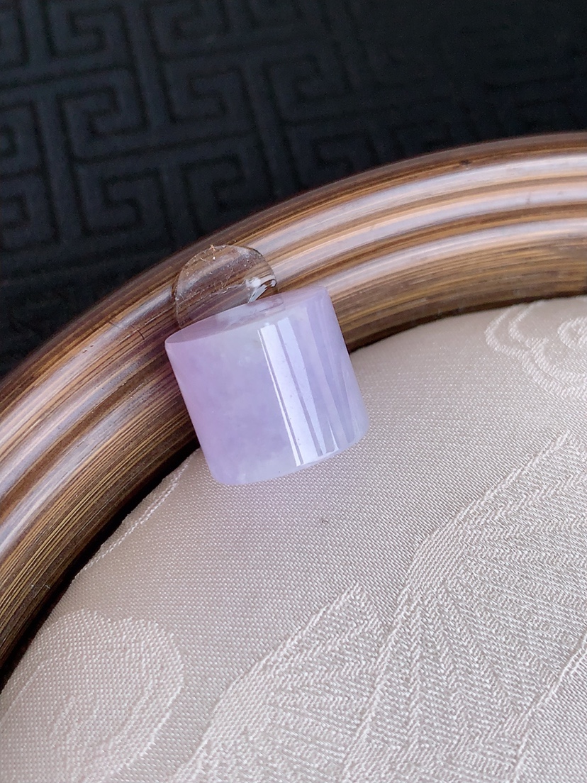 天然A货翡翠紫罗兰路路通镶嵌件 
尺寸13.6-11.6mm 重量6.36g 0501