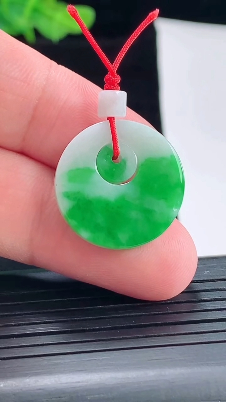 天然A货翡翠子母平安扣吊坠，尺寸21-3.8重量:4.47g
5月5日