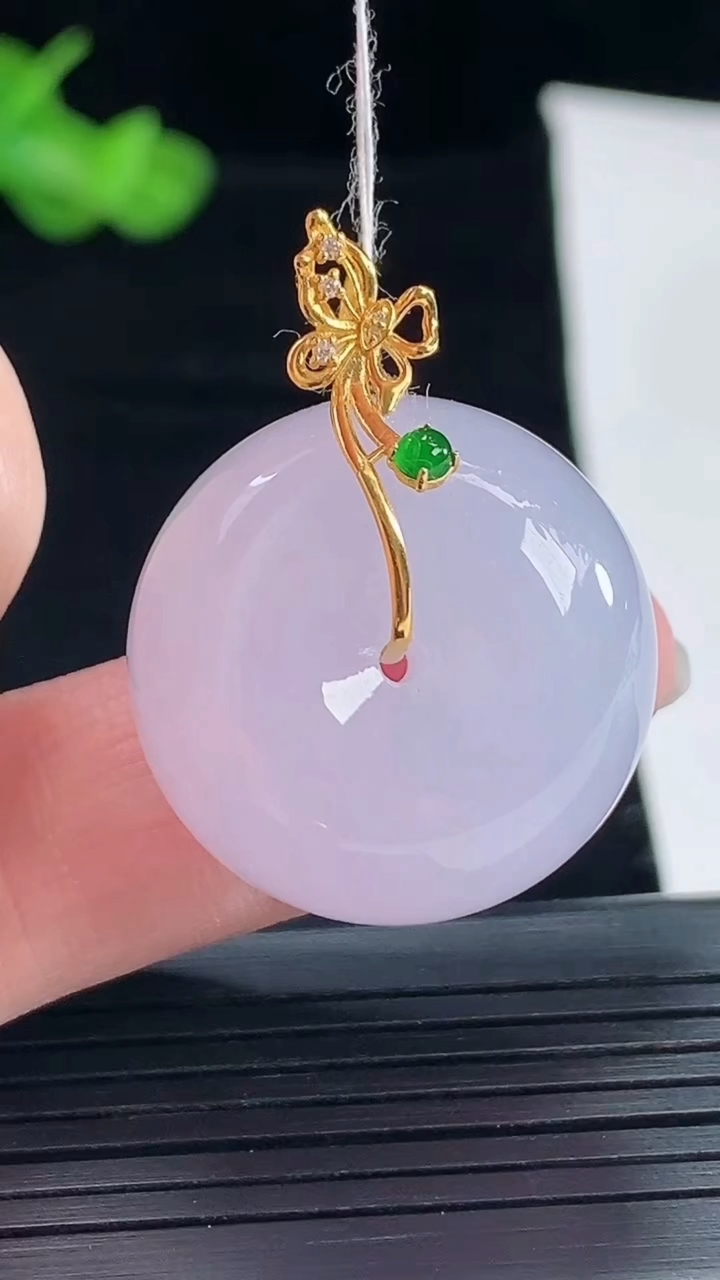 天然A货翡翠18k金紫罗兰路路通吊坠，尺寸24-15重量:18.22g
5月5日