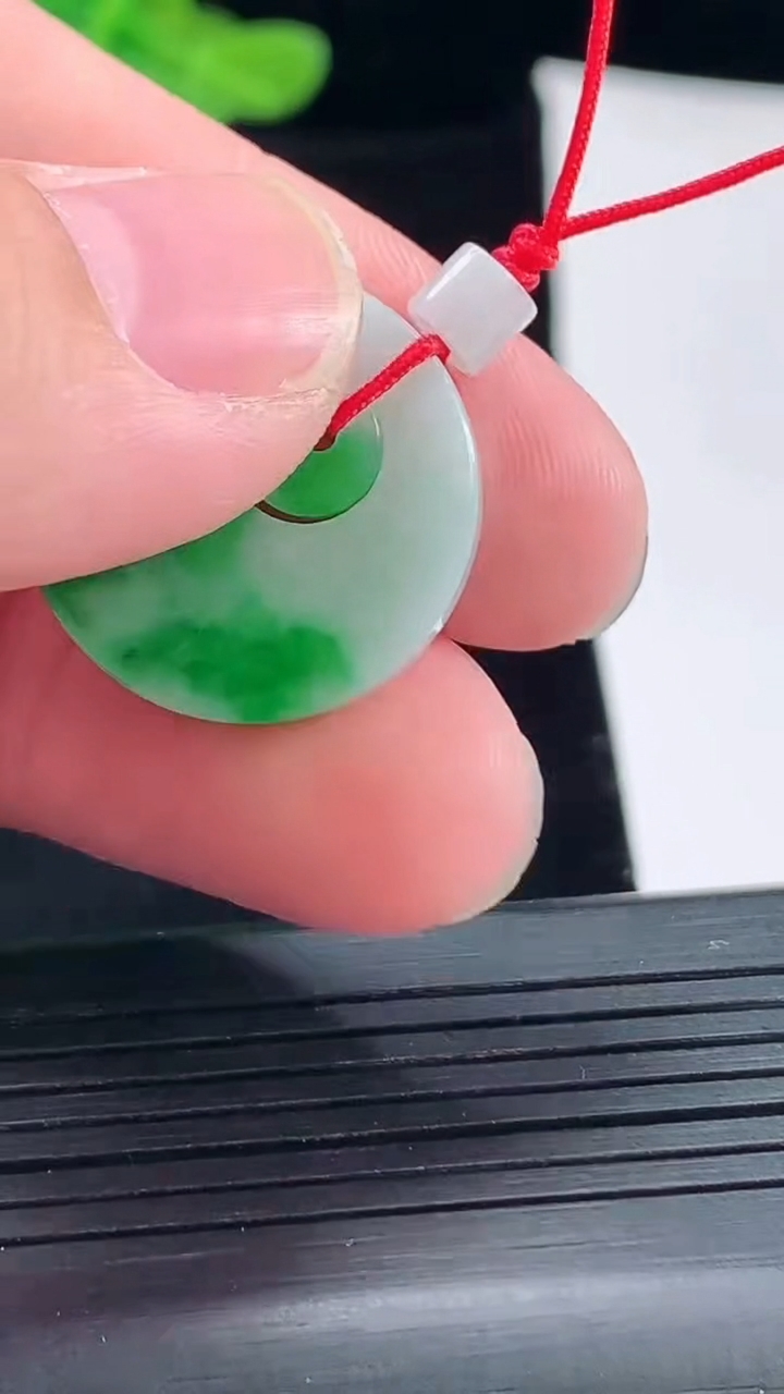天然A货翡翠子母平安扣吊坠，尺寸21-3.8重量:4.47g
5月5日