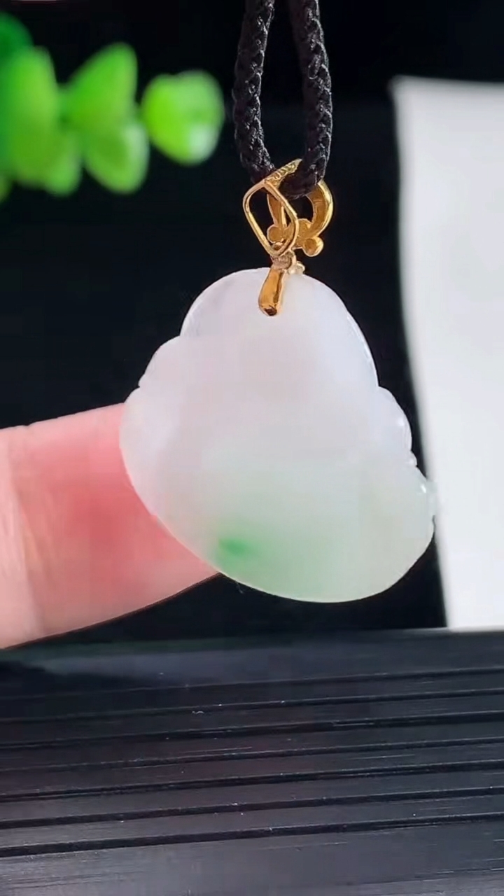 天然A货翡翠佛公吊坠，尺寸21.5-24-5重量:3.53g
5月5日