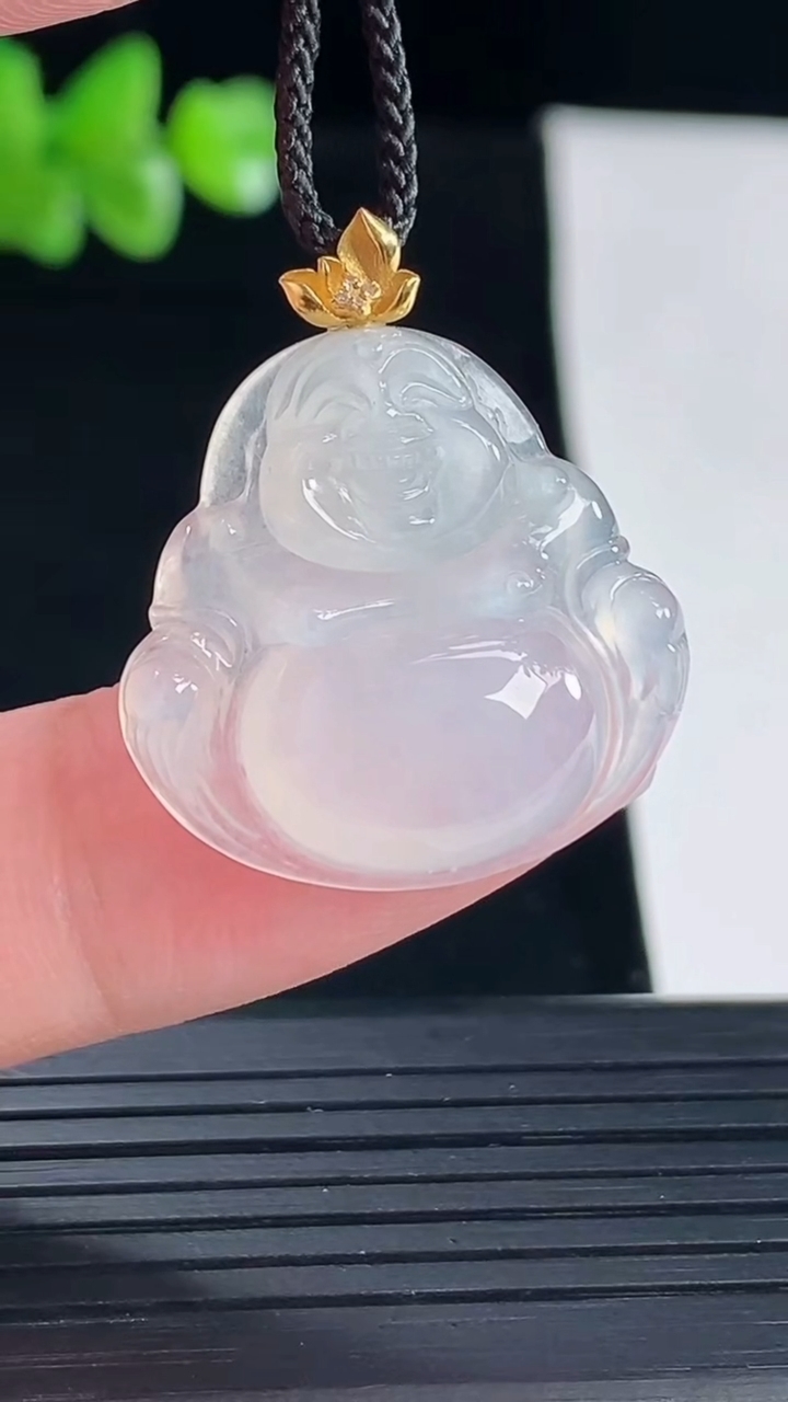 天然A货翡翠种白冰佛公吊坠，尺寸22.5-24-5.2重量:4.36g
5月5日