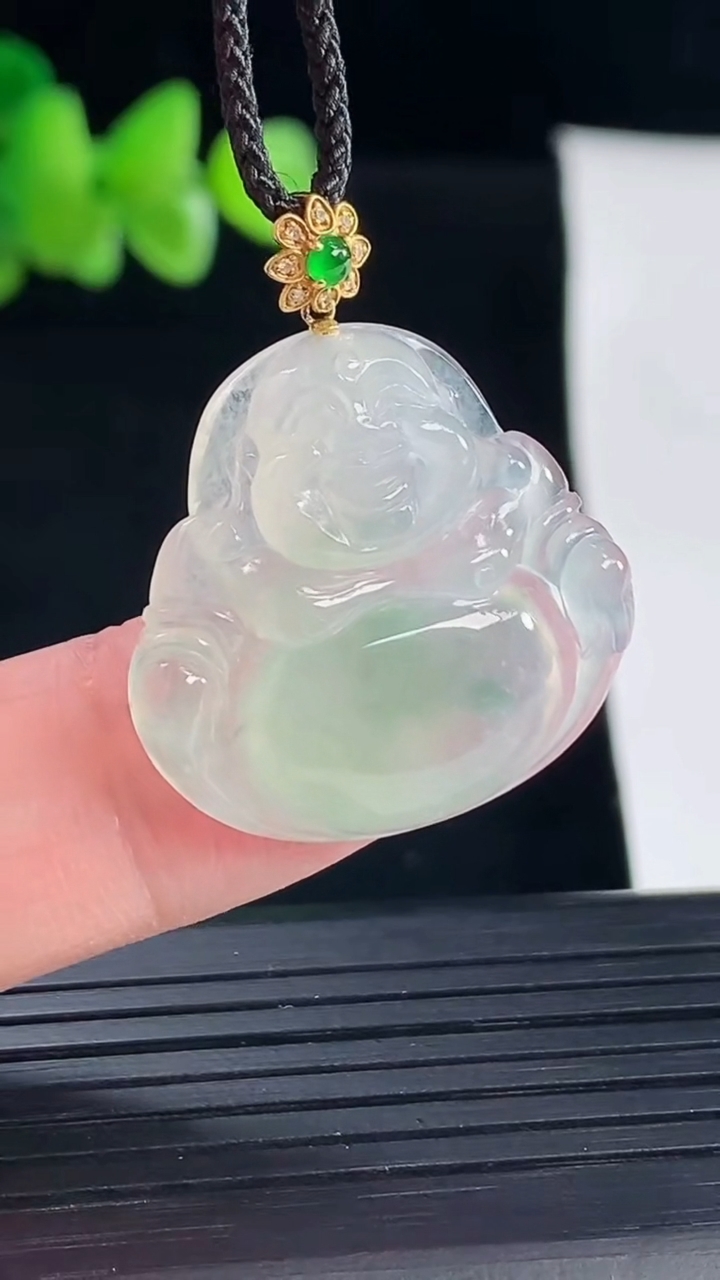 天然A货翡翠种飘花佛公吊坠，尺寸24-25-4.5重量:4.50g
5月5日