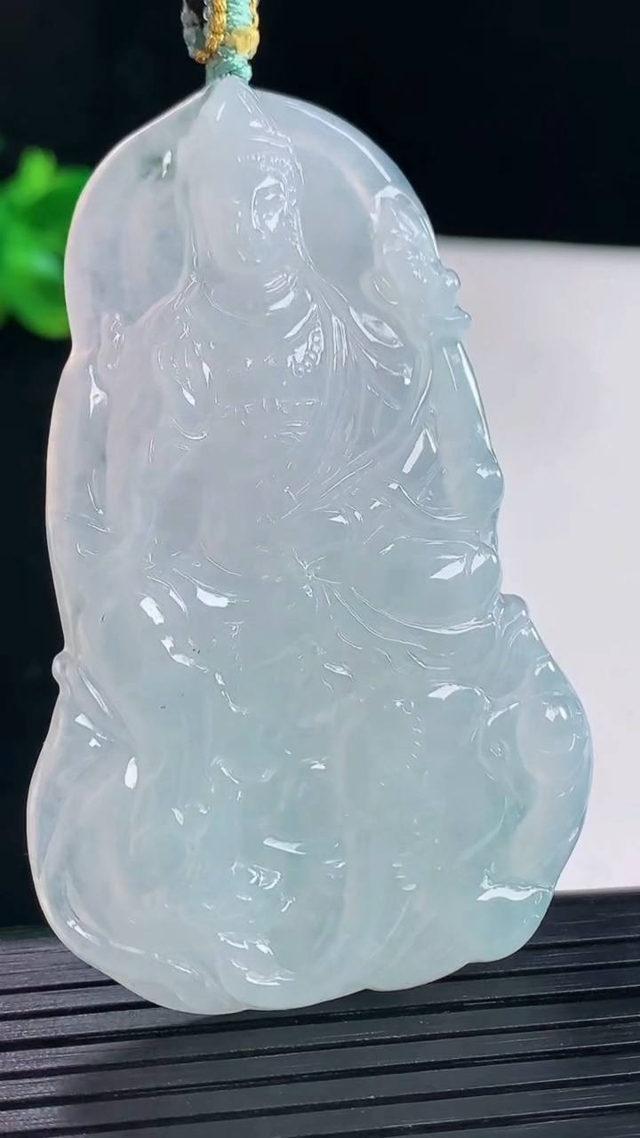 天然A货翡翠普贤菩萨吊坠，尺寸66-41.6-5.2重量:29.19g
5月5日