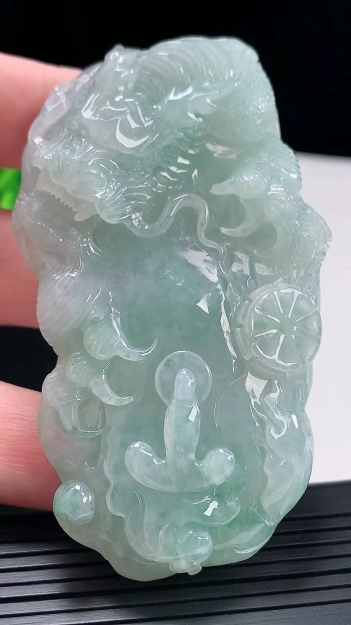 天然A货翡翠祥龙悟道佛吊坠，尺寸82-47-14.5重量:79.84g
5月5日