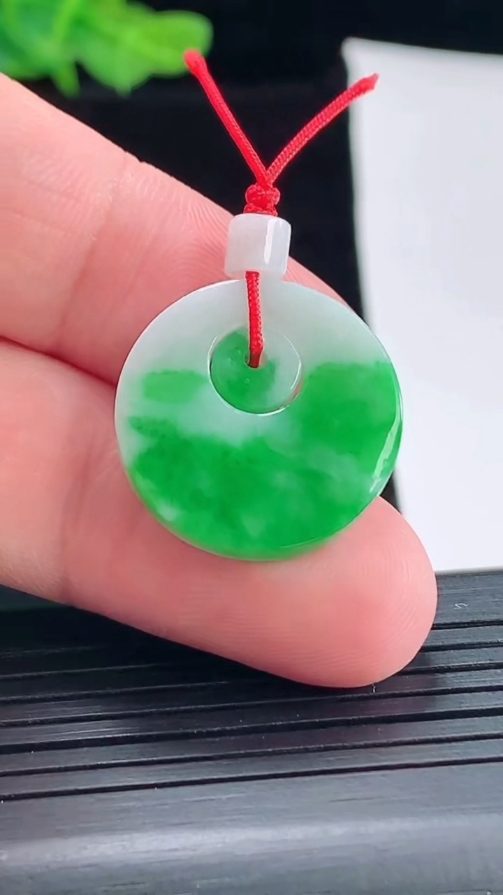 天然A货翡翠子母平安扣吊坠，尺寸21-3.8重量:4.47g
5月5日