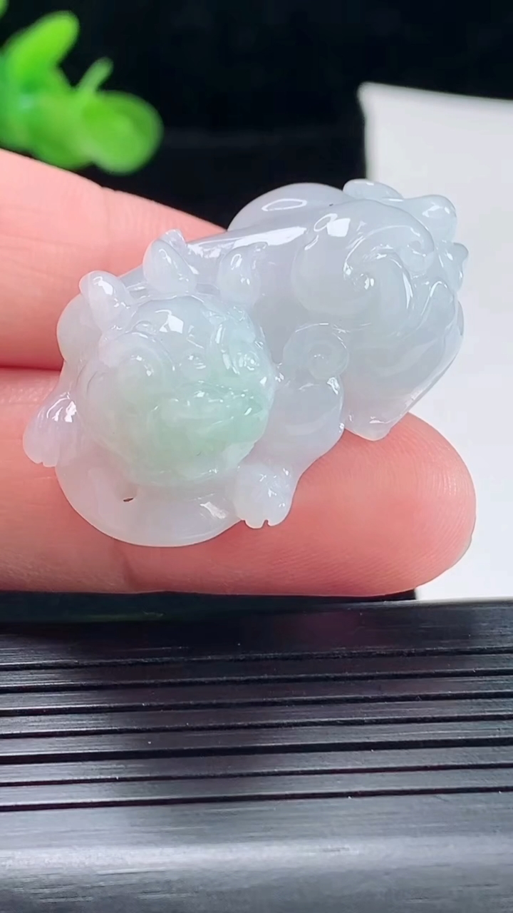 天然A货翡翠霸王貔貅吊坠，尺寸38-23-19重量:22.51g
5月5日