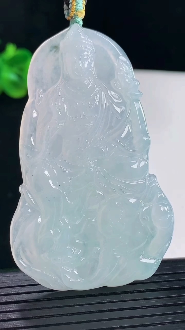 天然A货翡翠普贤菩萨吊坠，尺寸66-41.6-5.2重量:29.19g
5月5日
