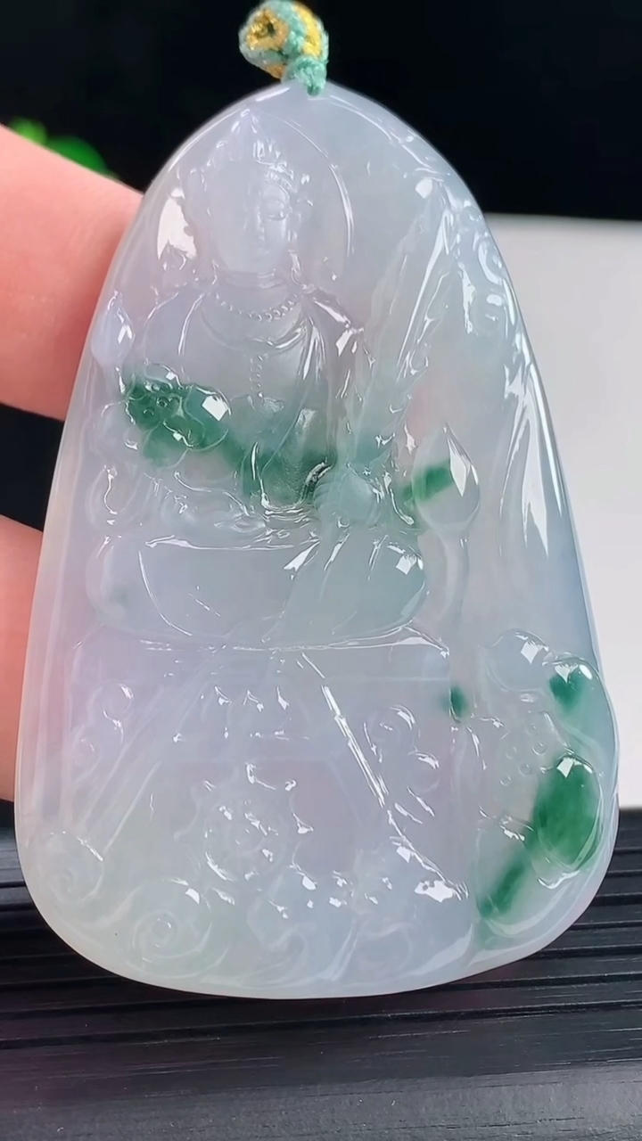 天然A货翡翠紫罗兰 飘花虚空藏菩萨吊坠，尺寸62.5-41-5.5重量:29.95g
5月5日