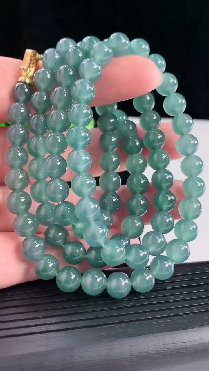 天然A货翡翠种蓝水圆珠项链，尺寸8-90颗重量:78.80g5月5日
工厂直销收藏佳品,种好水足，色泽均匀，有种有色，上手高大气！