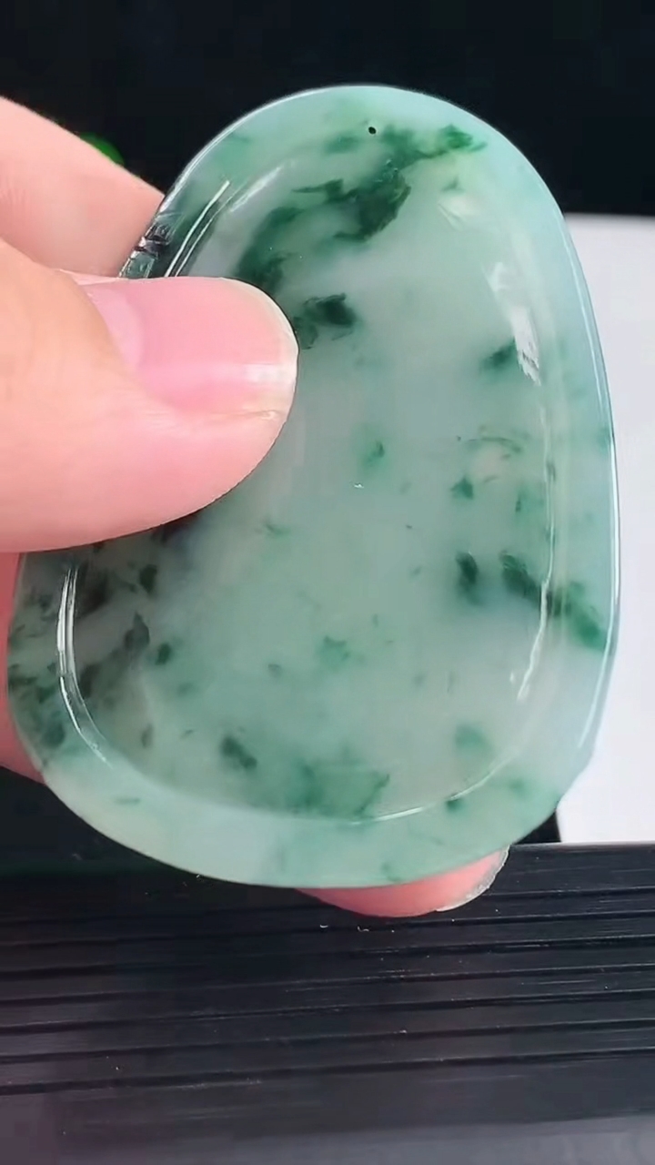天然A货翡翠飘花文殊菩萨吊坠，尺寸58-40-5.8重量:24.20g
5月5日