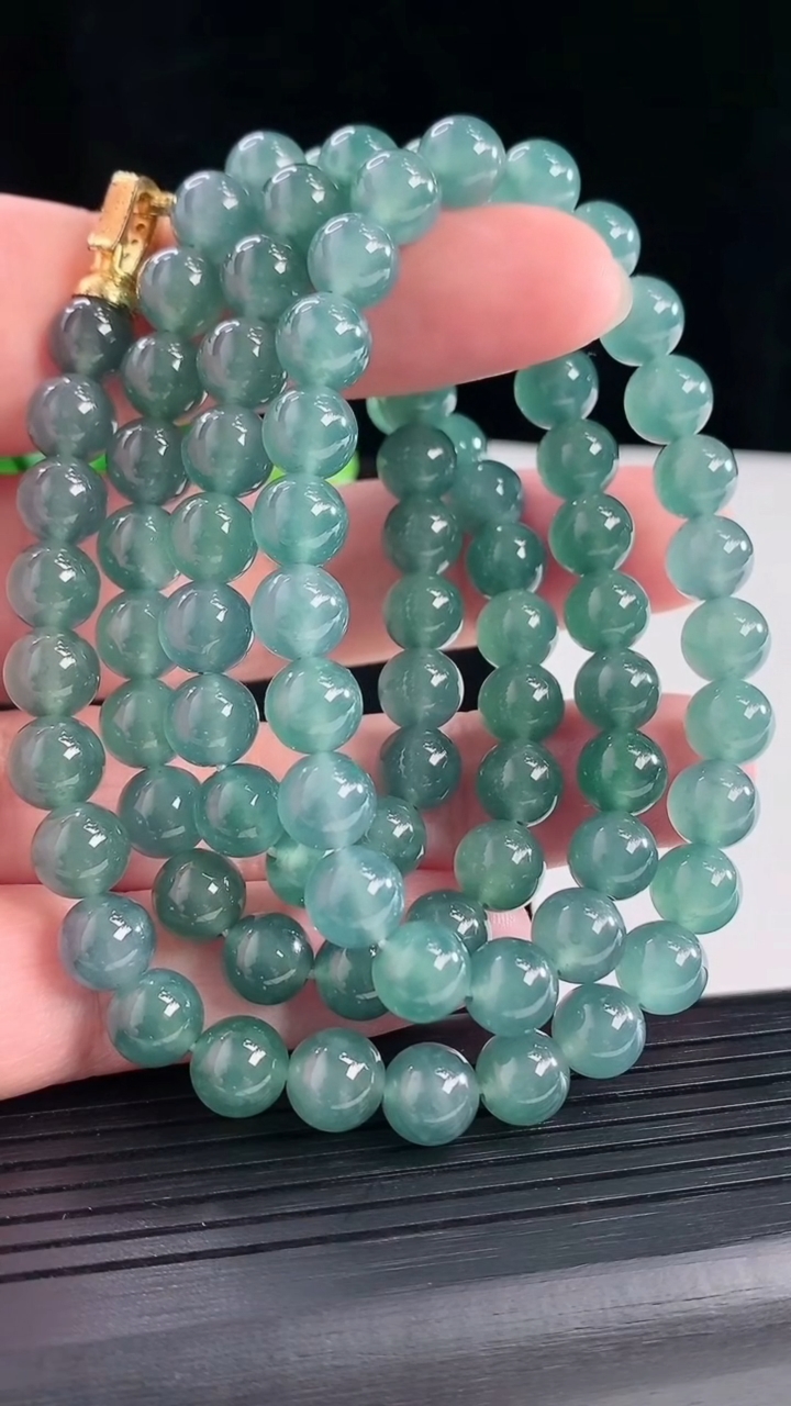 天然A货翡翠种蓝水圆珠项链，尺寸8-90颗重量:78.80g5月5日
工厂直销收藏佳品,种好水足，色