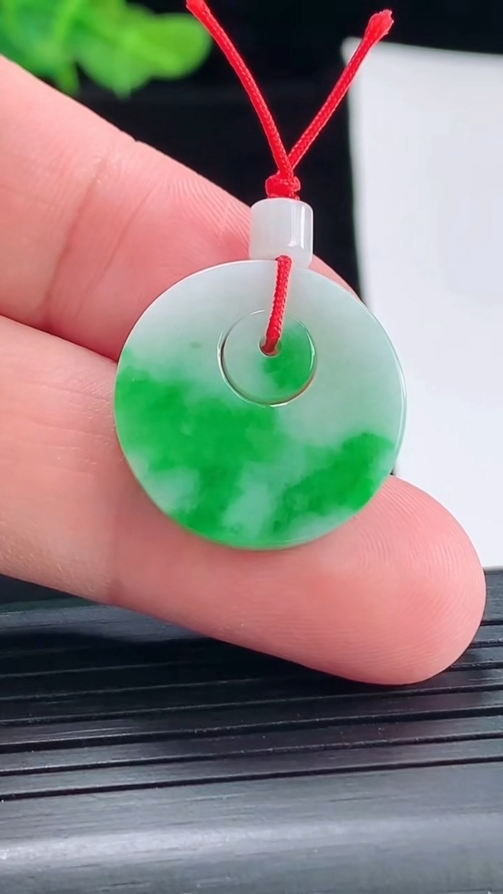 天然A货翡翠子母平安扣吊坠，尺寸21-3.8重量:4.47g
5月5日