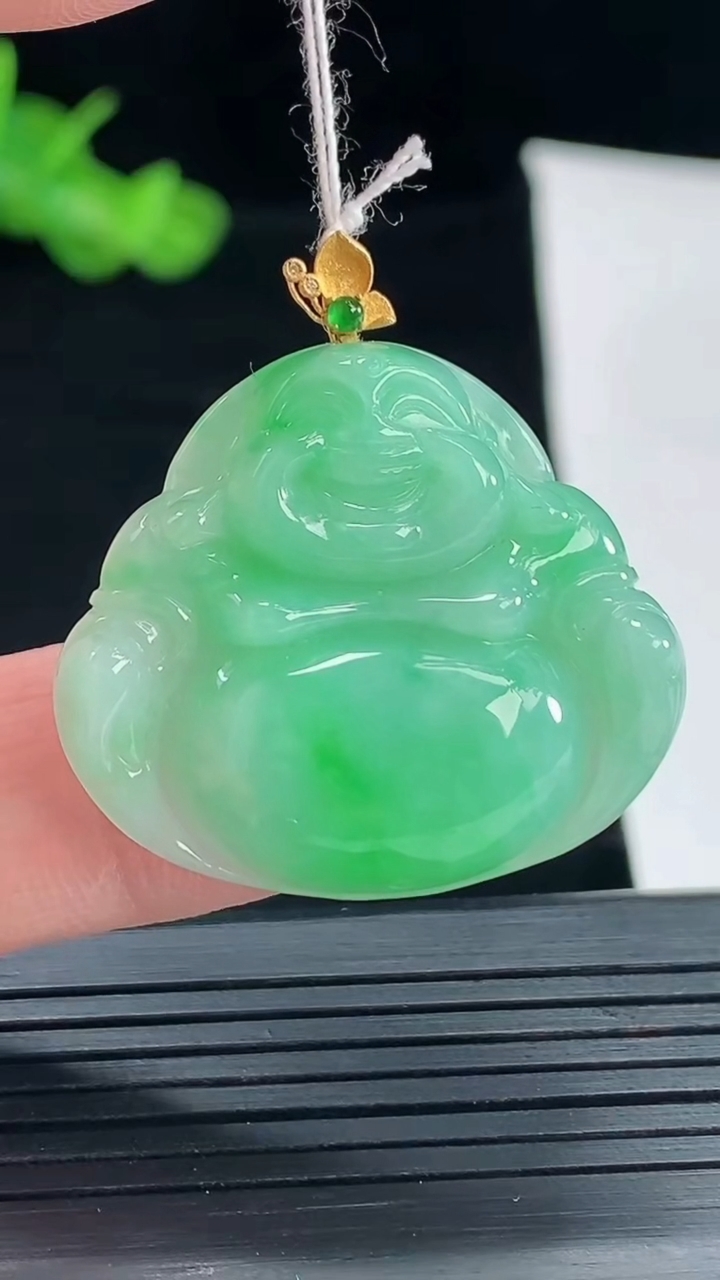 天然A货翡翠佛公吊坠，尺寸27-31.5-5.8重量:7.64g
5月5日
