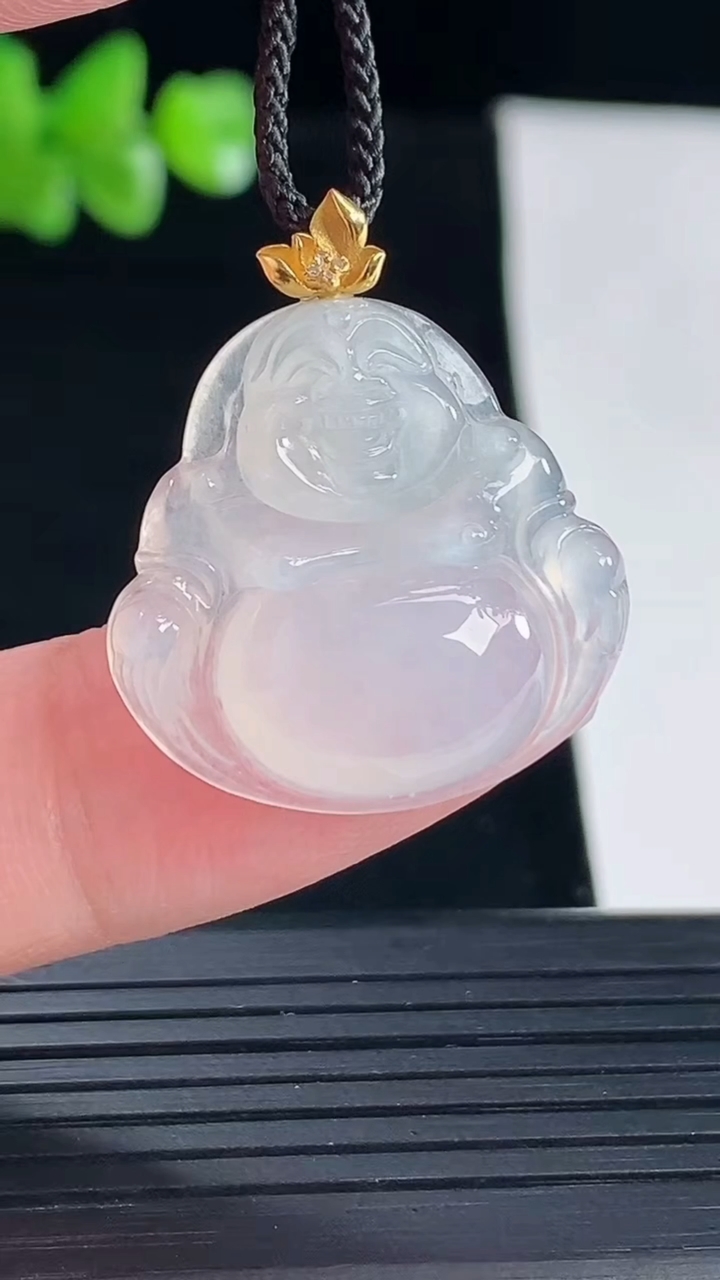 天然A货翡翠种白冰佛公吊坠，尺寸22.5-24-5.2重量:4.36g
5月5日