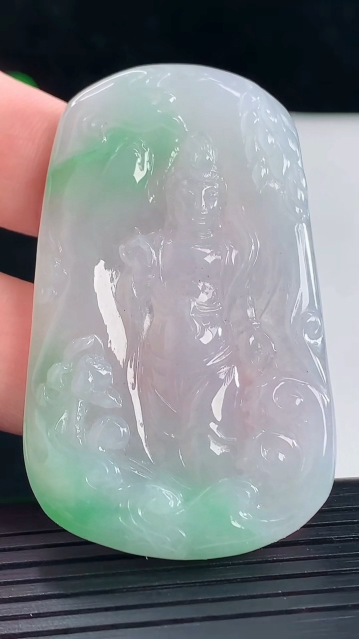 天然A货翡翠观音菩萨吊坠，尺寸60-36.5-5.5重量:24.29g
5月5日