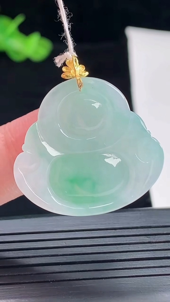 天然A货翡翠佛公吊坠，尺寸26-29.5-6.5重量:8.10g
5月5日