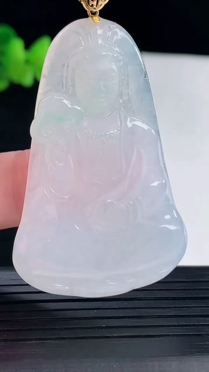 天然A货翡翠观音菩萨吊坠，尺寸51-34-5.5重量:17.56g
5月5日