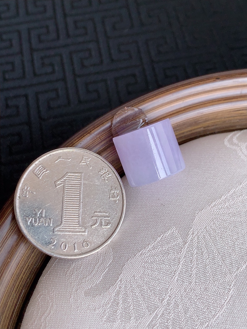 天然A货翡翠紫罗兰路路通镶嵌件 
尺寸13.6-11.6mm 重量6.36g 0501