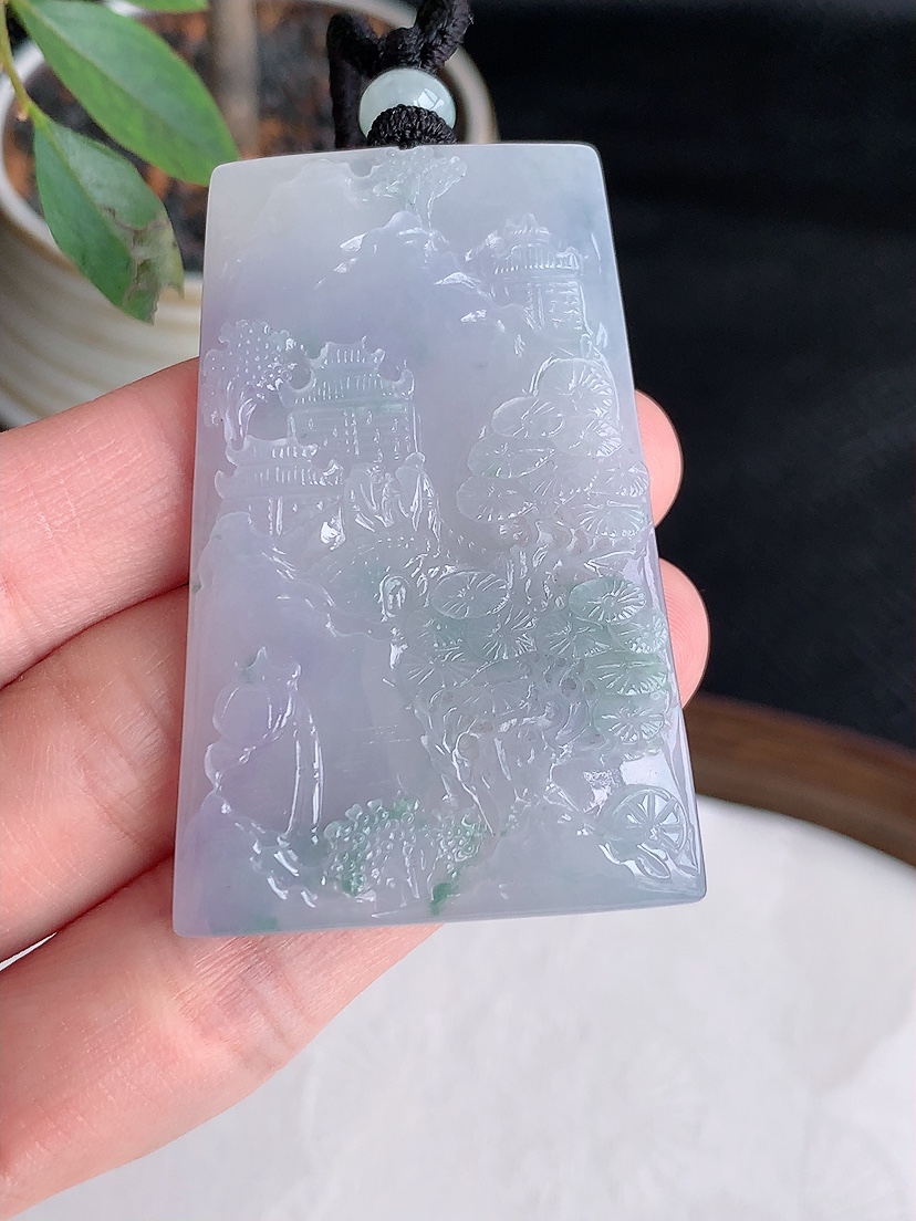 天然A货翡翠紫罗兰飘花意境山水牌吊坠 
尺寸53.8-35-5.5mm 重量30.09g 0501