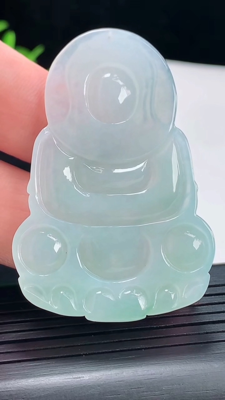 天然A货翡翠正装观音吊坠，尺寸55-36.5-5重量:17.30g
5月5日