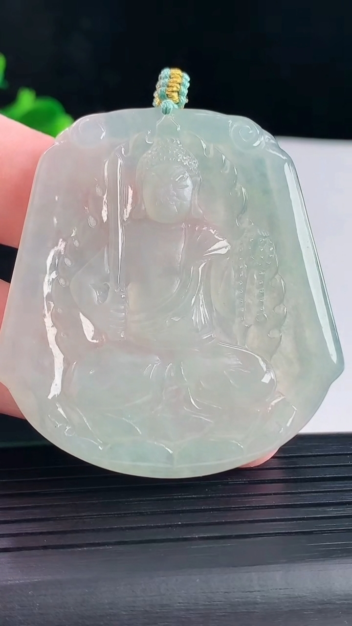 天然A货翡翠不动明王吊坠，尺寸53-50-4.5重量:23.99g
5月5日