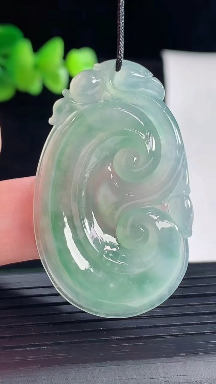 天然A货翡翠飘花如意吊坠，尺寸44-27.5-5重量:10.00g
5月5日