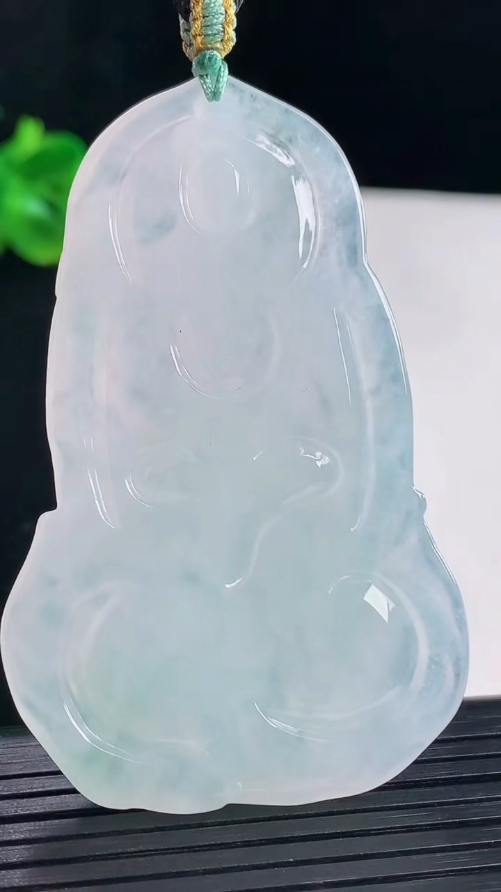 天然A货翡翠普贤菩萨吊坠，尺寸66-41.6-5.2重量:29.19g
5月5日