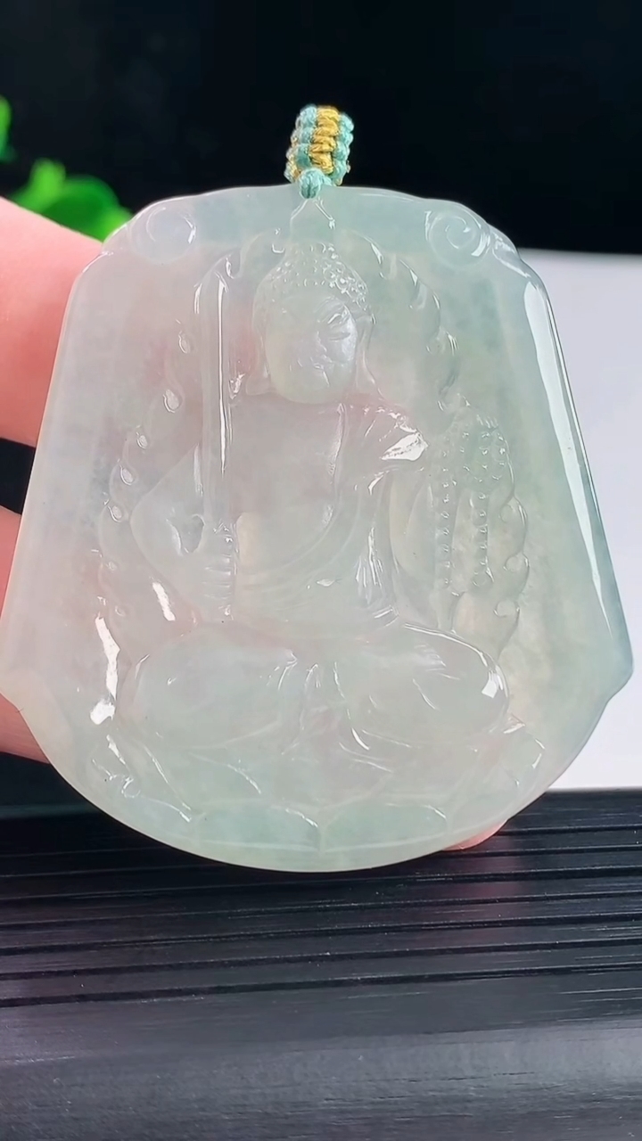 天然A货翡翠不动明王吊坠，尺寸53-50-4.5重量:23.99g
5月5日