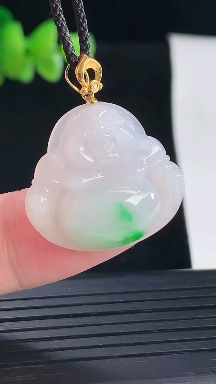天然A货翡翠佛公吊坠，尺寸21.5-24-5重量:3.53g
5月5日