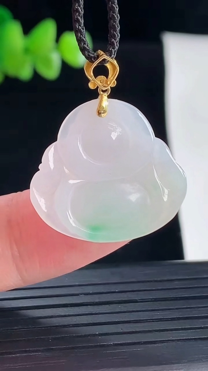 天然A货翡翠佛公吊坠，尺寸21.5-24-5重量:3.53g
5月5日