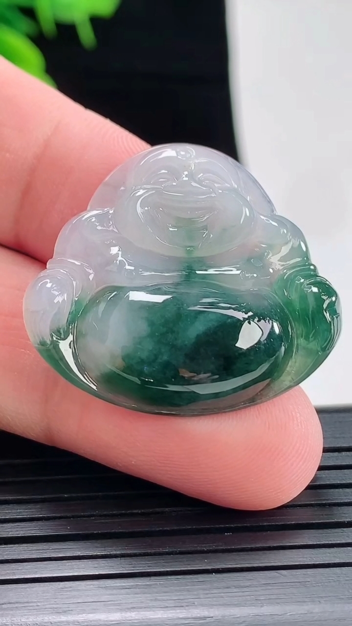 天然A货翡翠飘花佛公吊坠，尺寸29-32-5.8重量:7.47g
5月5日