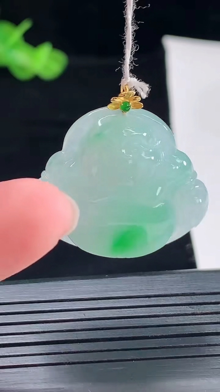 天然A货翡翠佛公吊坠，尺寸26-29.5-6.5重量:8.10g
5月5日
