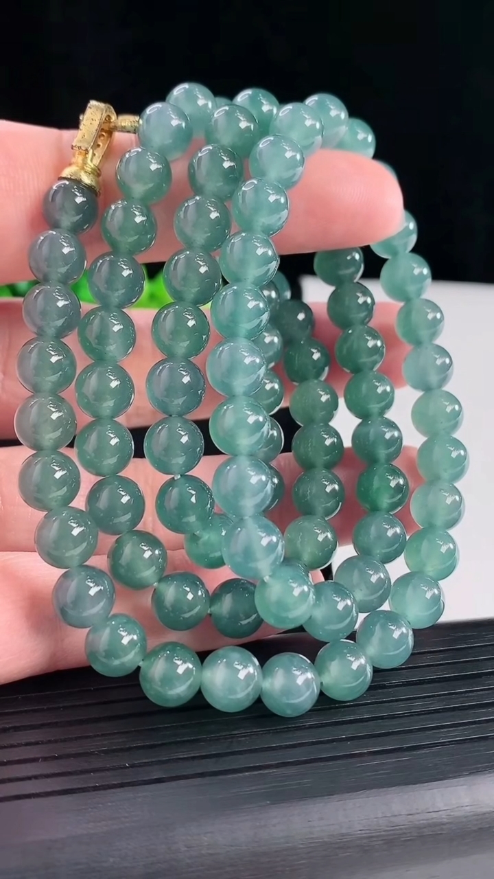 天然A货翡翠种蓝水圆珠项链，尺寸8-90颗重量:78.80g5月5日
工厂直销收藏佳品,种好水足，色泽均匀，有种有色，上手高大气！