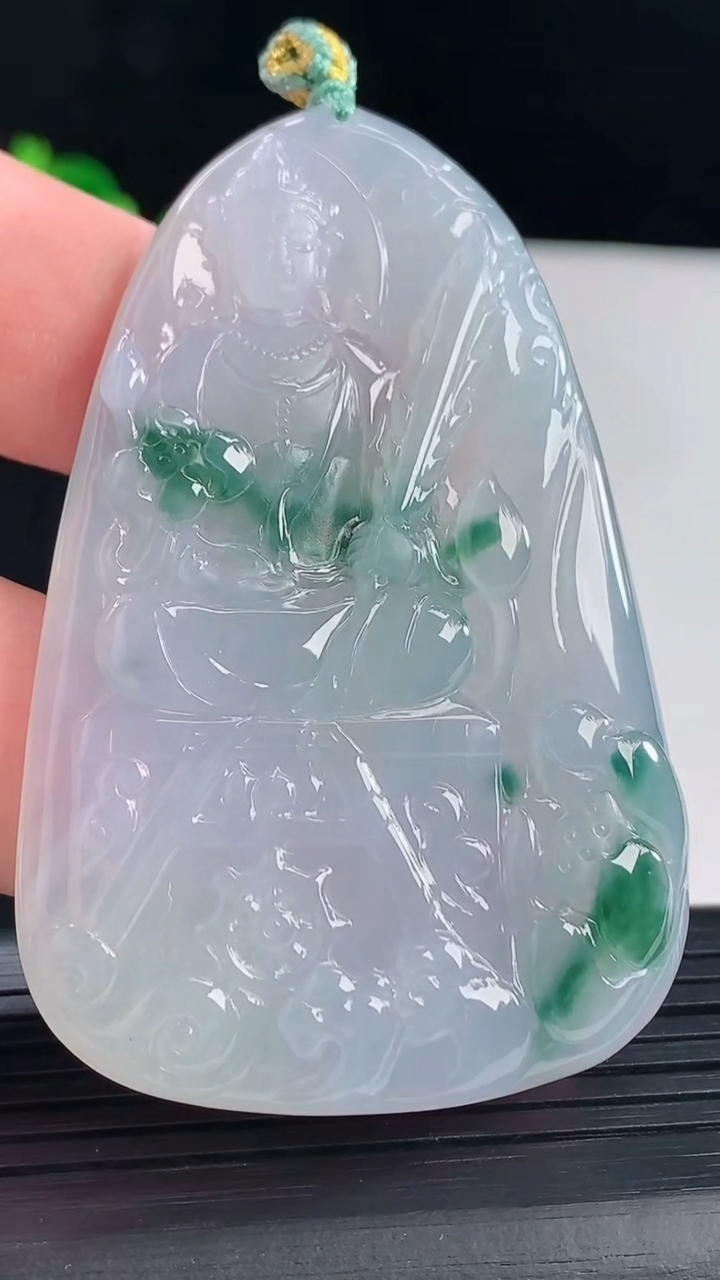 天然A货翡翠紫罗兰 飘花虚空藏菩萨吊坠，尺寸62.5-41-5.5重量:29.95g
5月5日