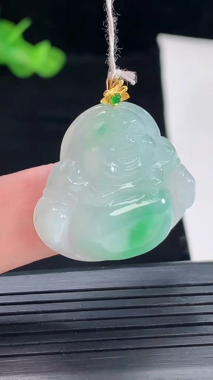 天然A货翡翠佛公吊坠，尺寸26-29.5-6.5重量:8.10g
5月5日